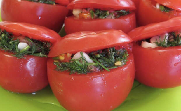 Маринуем помидоры Уч Кунлик по-узбекски, с начинкой внутри: через несколько часов на столе шикарная закуска
