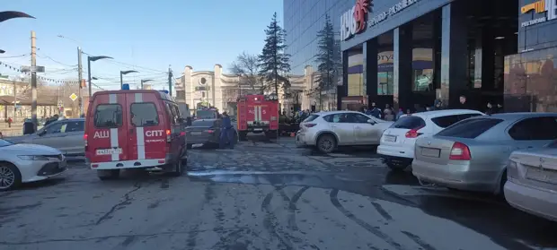 В МЧС рассказали о причине эвакуации ТРК в центре Челябинска