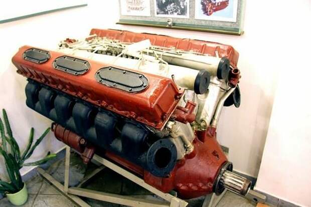 Двигатель В-2