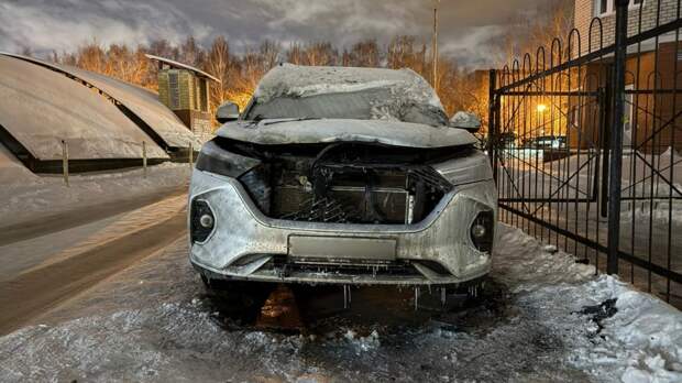 Девушка подожгла чужой автомобиль по указанию мошенников