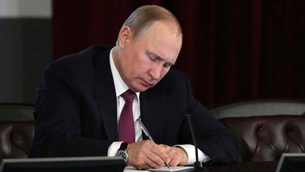 Президент РФ Владимир Путин. Архивное фото Президент РФ Владимир Путин. Архивное фото