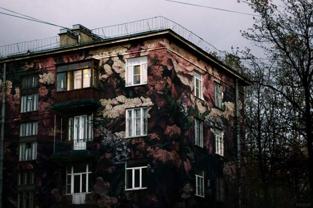 5 необычных фотографий российских панелек, раскрашенных цветами