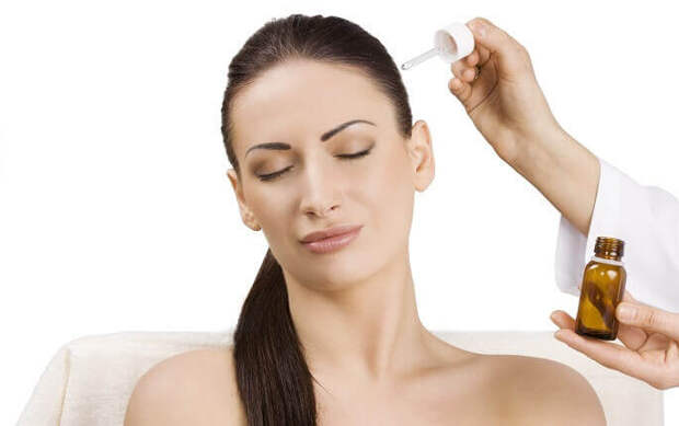 Причиной выпадения волос могут стать различные заболевания кожи и внутренних органов