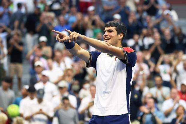 Алькарас пробился в полуфинал турнира в Барселоне