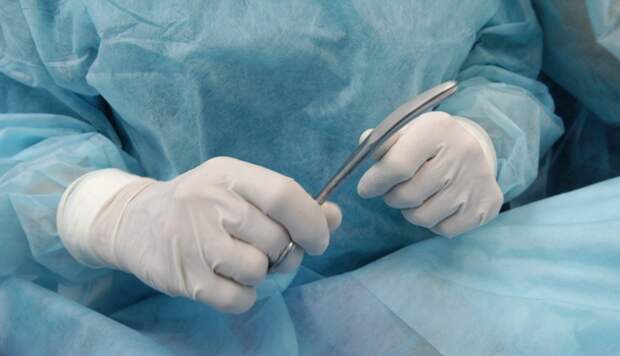 В Подмосковье врачи удалили пациентке кисту с волосами и зачатками черепа