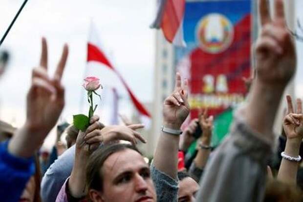 Участники акции протеста в центре Минска, 25 августа 2020 года. REUTERS/Vasily Fedosenko