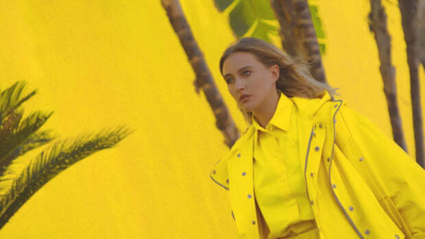 Кадр из клипа LAYAH на песню «Навсегда»