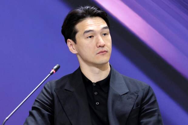 Комику Нурлану Сабурову запретили въезд в Россию