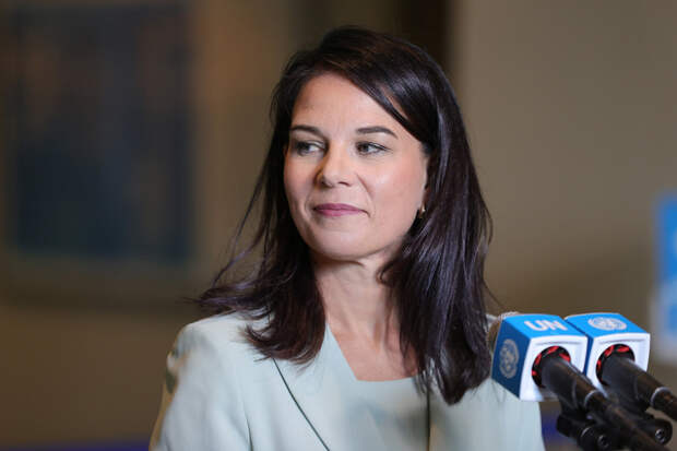 Захарова назвала внучку нациста Бербок антисимволом Генассамблеи ООН