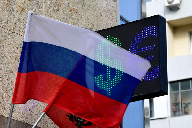 Курс евро на Мосбирже поднялся выше 98 рублей