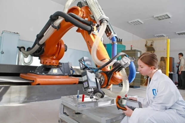 Собянин: в Москве начался прием заявок на премию для молодых ученых