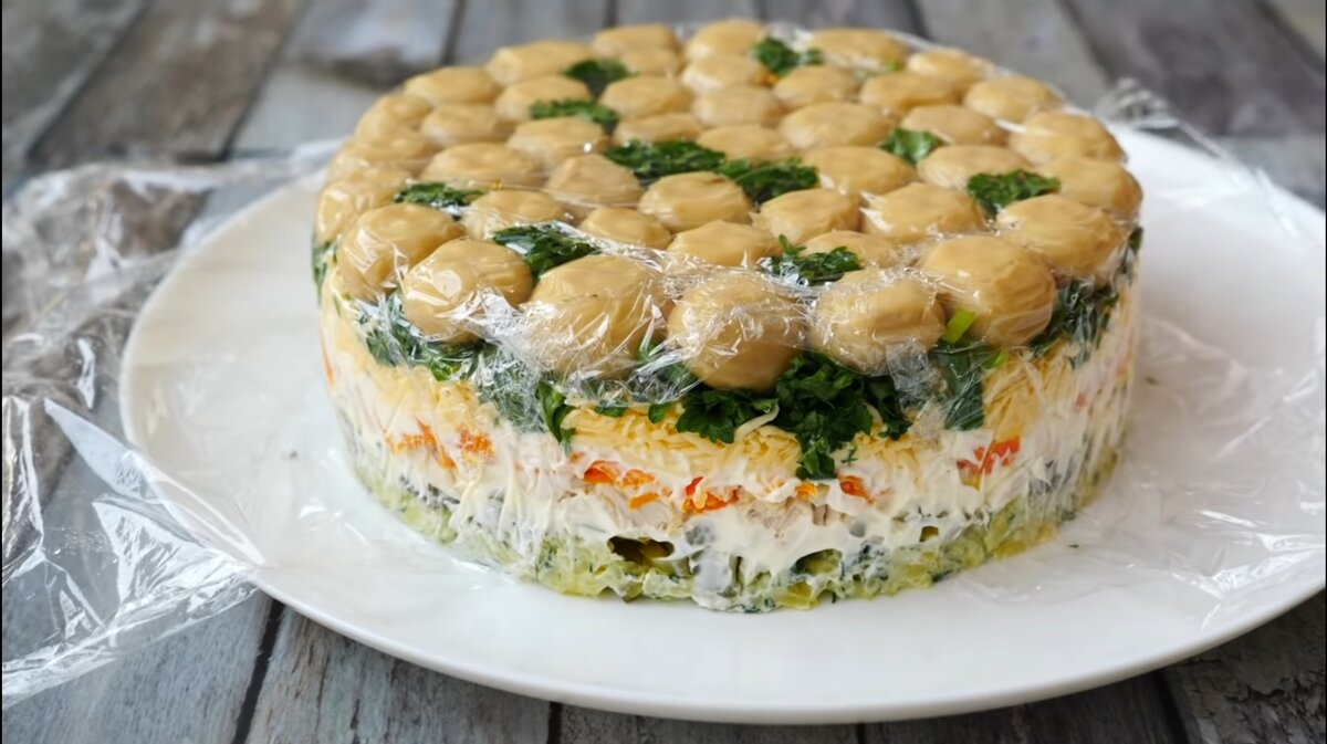 Салат "Грибная поляна" серьезный конкурент Оливье