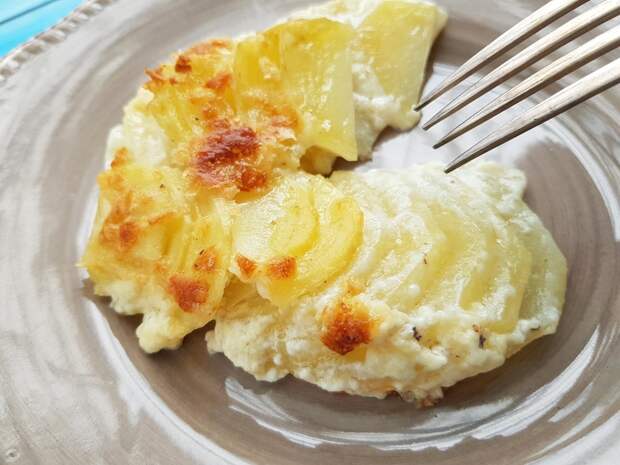 Запеченный картофель со сливкам Запеченный картофель со сливкам