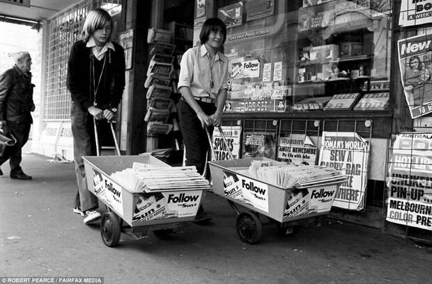 Разносчики газет, 1976 год 70-е, 70-е девушки, австралия, винтаж, история, редкие фото, ретро, фото