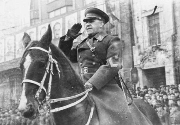 Жуков на Параде Победы в 1945 году. 