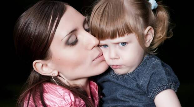 Стальные оковы материнской любви, или почему гиперопека вредна для вашего ребенка?