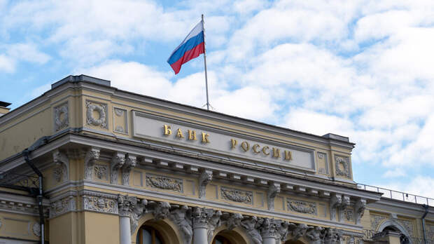 Центробанк понизил курс доллара до 75,85 рубля на 15 апреля