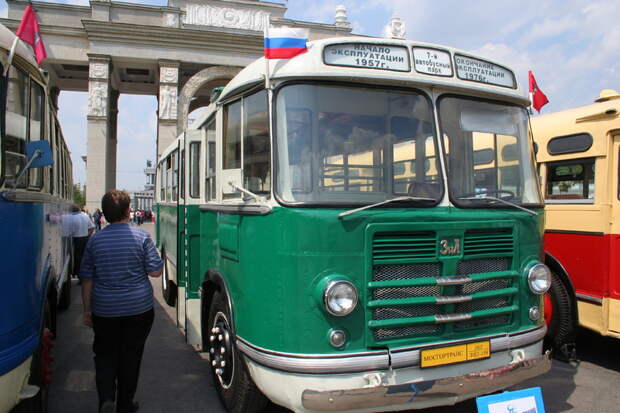 В Московском музее транспорта завершены специальные работы по реставрации исторического туристического автобуса ЛАЗ-697М