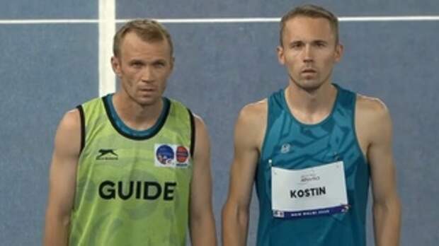 Александр Костин (справа) со спортсменом-ведущим Юрием Клопцовым / Фото: Паралимпийский комитет России