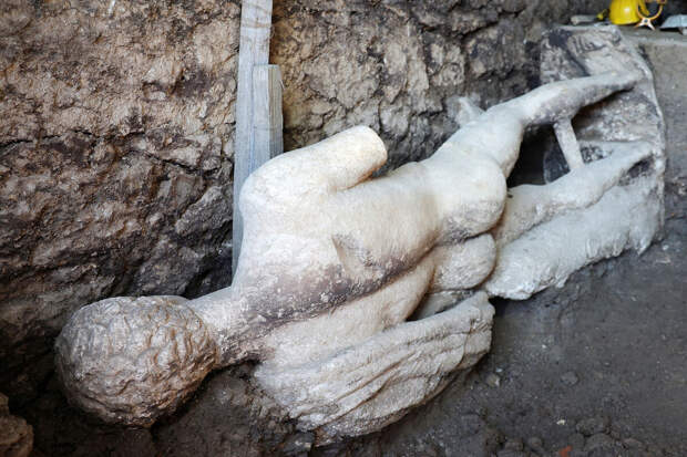 Reuters: в Болгарии обнаружили мраморное извание времен Римской империи