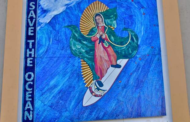 Таинственная мозаика: серфинг Мадонны.