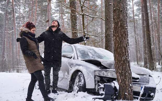 ДТП на заснеженной трассе: виноват водитель или дорожные службы?