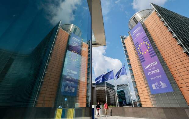 Еврокомиссар Домбровскис: ЕС не может больше предоставлять Украине кредиты