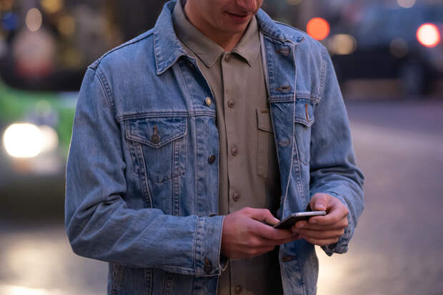 Заместитель директора российской школы выпивал с учениками и смотрел порно