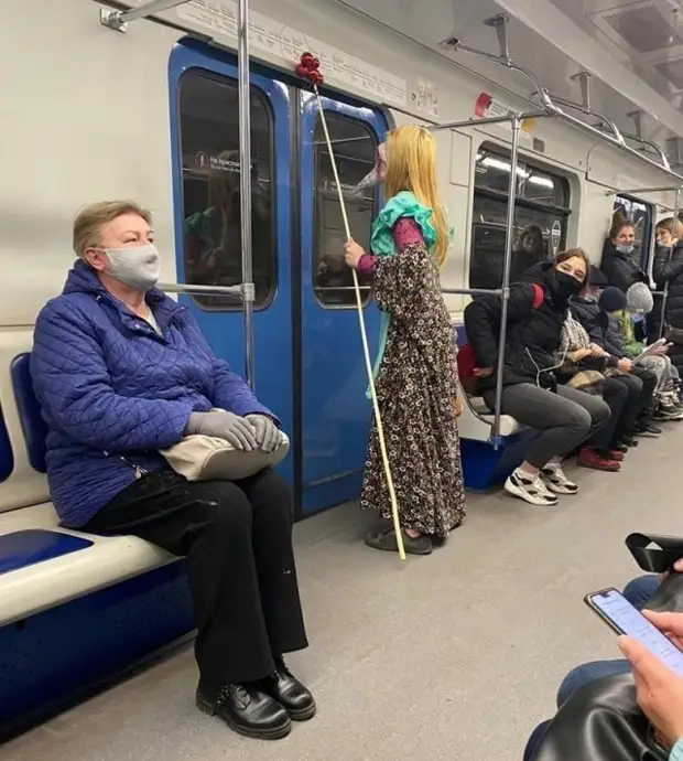 Анна цомартова фото в московском метро