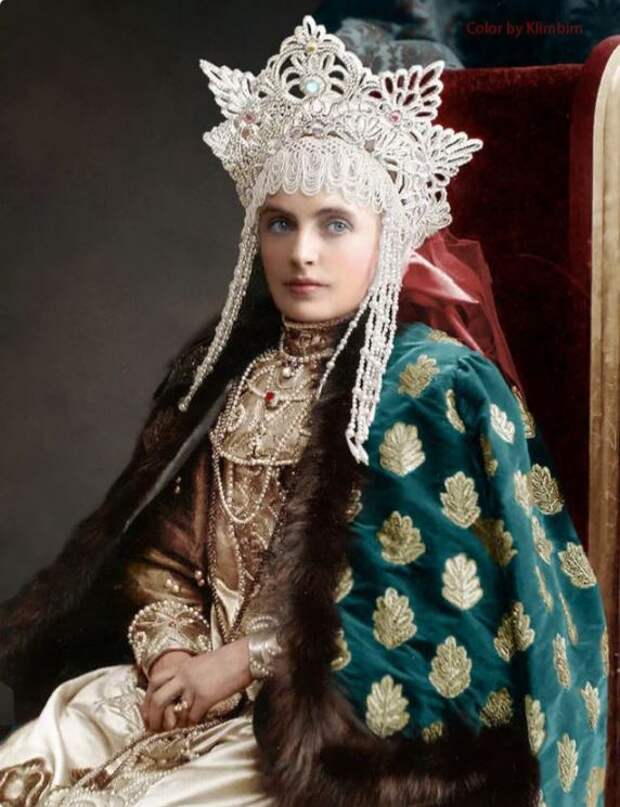 20 редких снимков в цвете одного из последних балов Романовых
