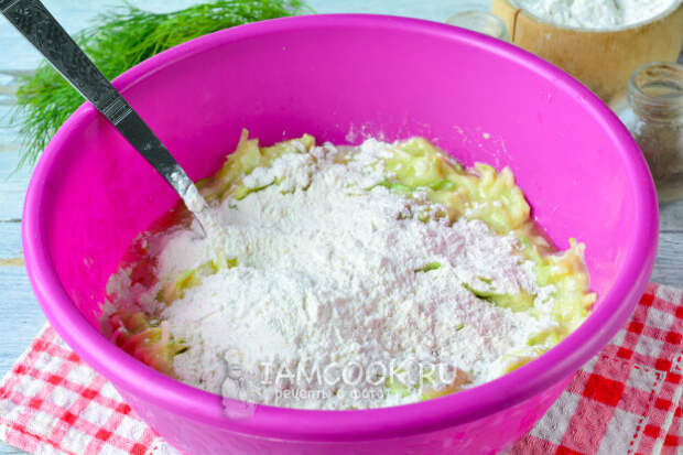 Летом на ужин едим простой несладкий торт из свежих овощей (очень вкусно)