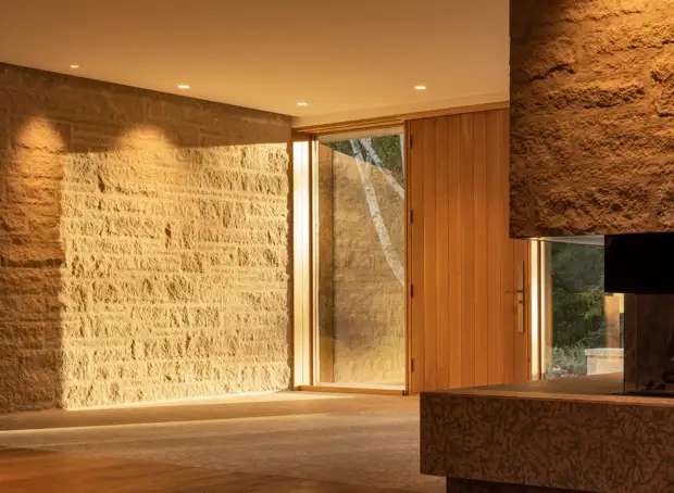 Семейный дом с многоуровневыми пространствами в Канаде