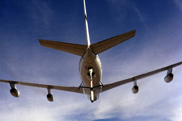 Самолет-заправщик США подал сигнал бедствия над морем у Израиля