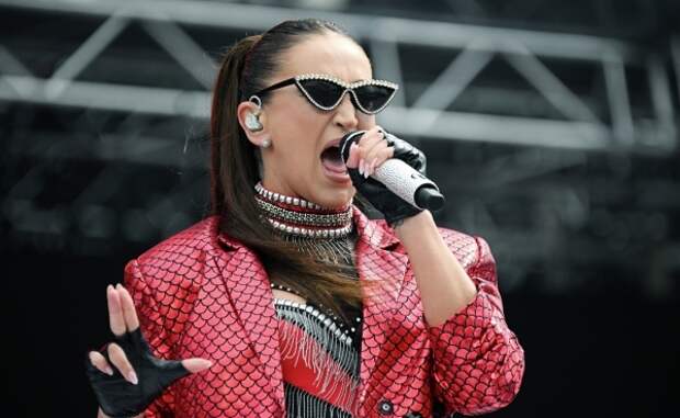 Ольгу Бузову назвали самой популярной поп-исполнительницей в России