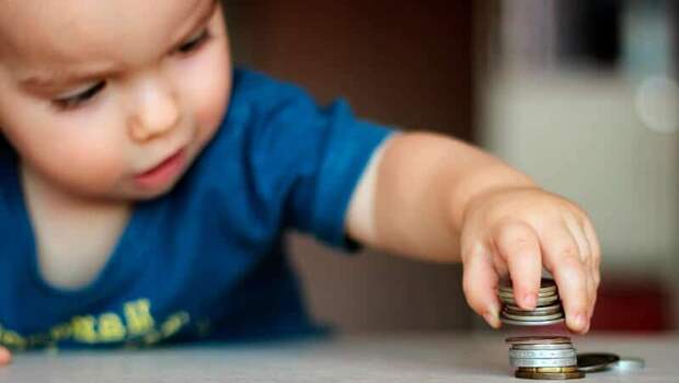 Минтруд: в России с 1 февраля проиндексируют более 40 выплат и пособий