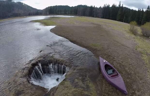 Озеро, которое исчезает каждое лето