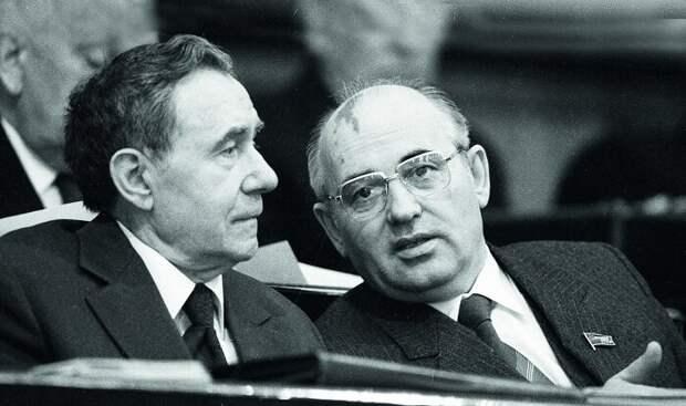 По какой причине Горбачев отправил Андрея Громыко на пенсию