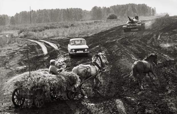 Российский перекресток в Подмосковье. Россия, 1991 год.