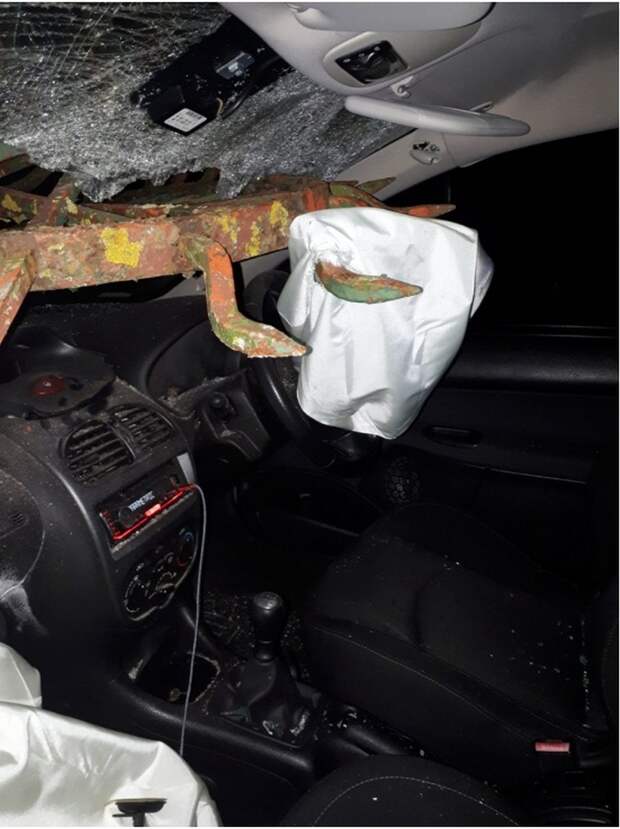 В Великобритании: родились в рубашке + ремень безопасности