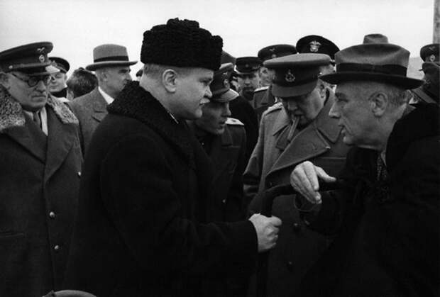 Павлов переводит разговор Молотова с Рузвельтом и Черчиллем.