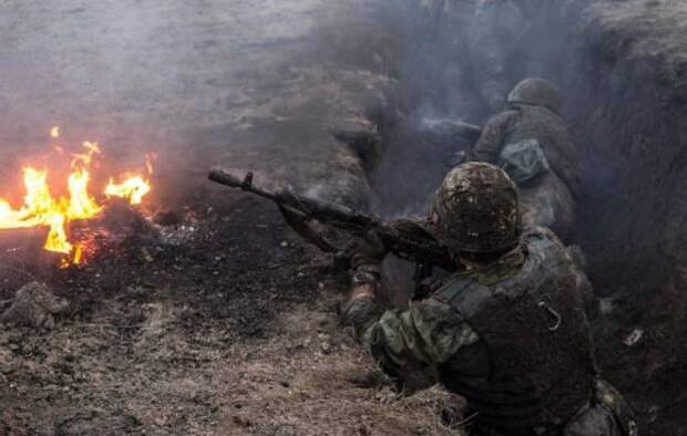 Украина продолжает деструктив в Минске, ситуация на фронте обостряется