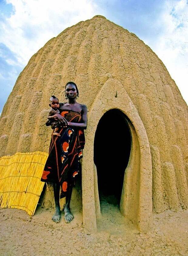 Жилища Мусгум расположены на равнинах Камерун и Чад, где дерево и камень недоступны в непосредственной близости архитектура, африка, интересное, строительство, факты, шедевры