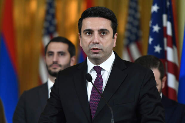Спикер парламента Симонян: Армения планирует сменить посла в России