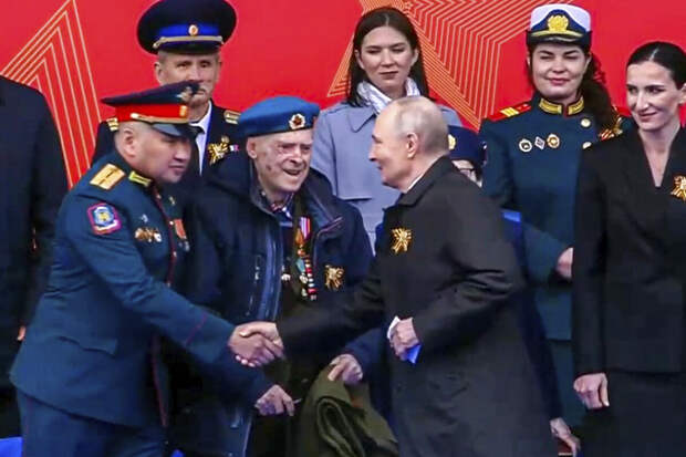 Путин встретился с ветеранами Великой Отечественной войны на Параде Победы