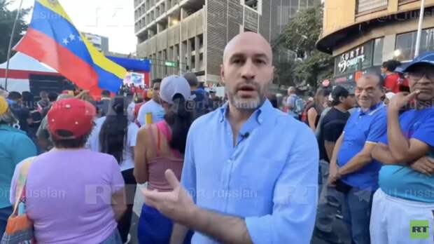В Каракасе тысячи людей вышли на марш против военных действий США в Венесуэле