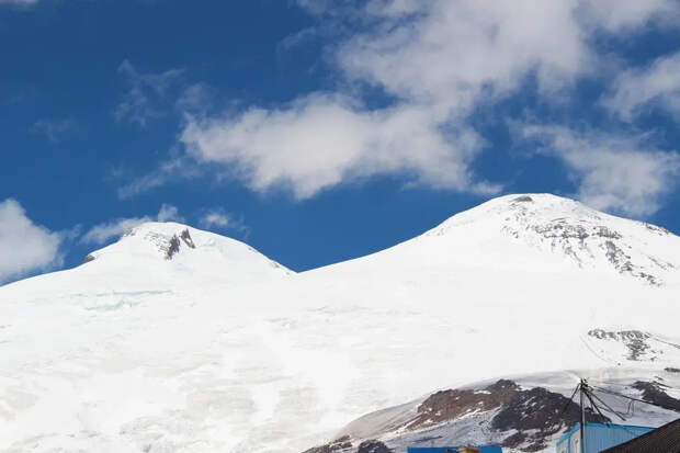 Восемь часов под толщей снега: в Дагестане спасли мать с сыном, накрытых лавиной