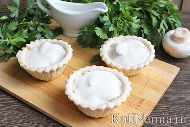 Жульен из грибов и курицы в тарталетках