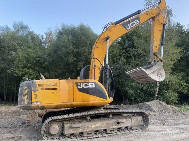 На Смольной демонтировали незаконную станцию техобслуживания