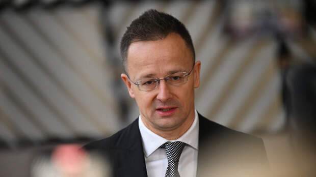 Сийярто: Киев не может придумать объяснение перевозки наличной валюты