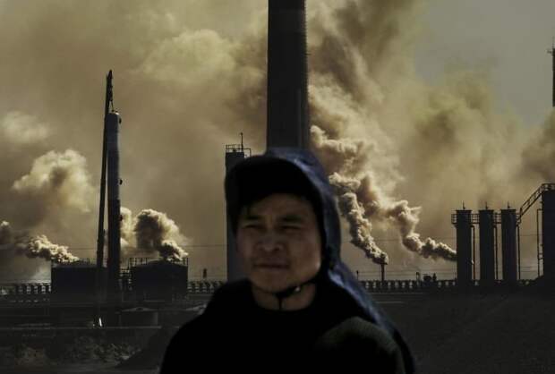 Фотограф уделял внимание теме охраны окружающей среды и социальным проблемам: снимал заводы, загрязняющие воздух и наносящие вред жителям ynews, власти, китай, новости, социальные проблемы, фото, фотограф, хроника